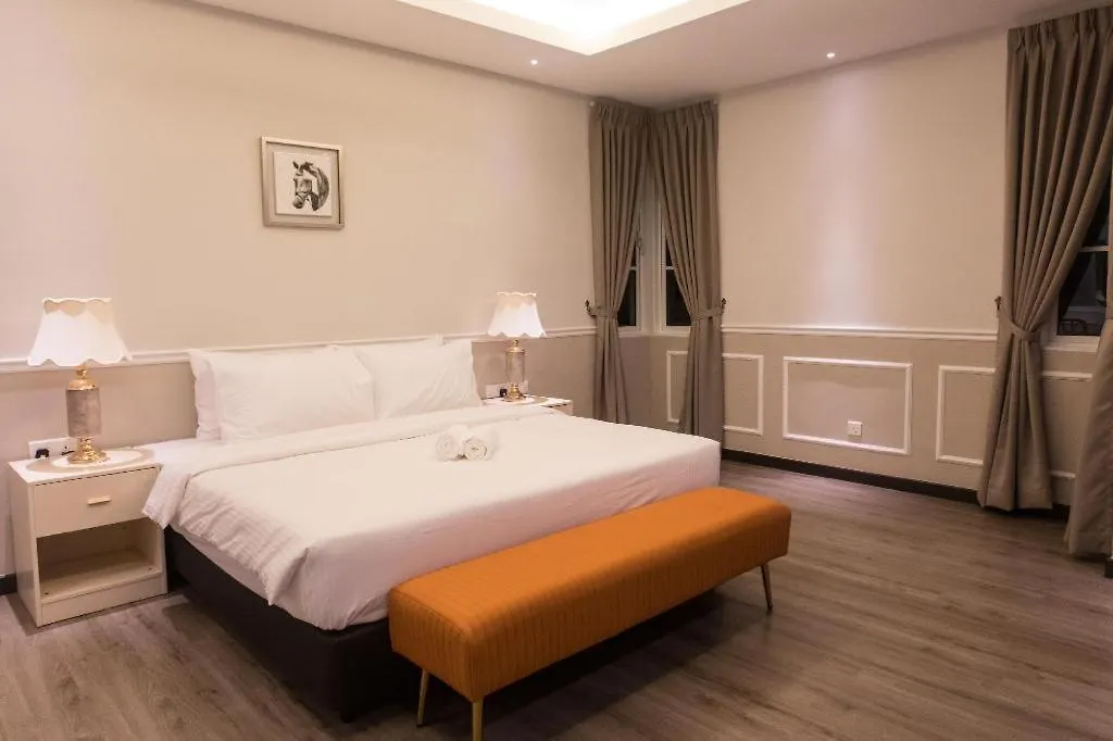 Turf Resort Penang - 6 Bedrooms Bungalow George Town